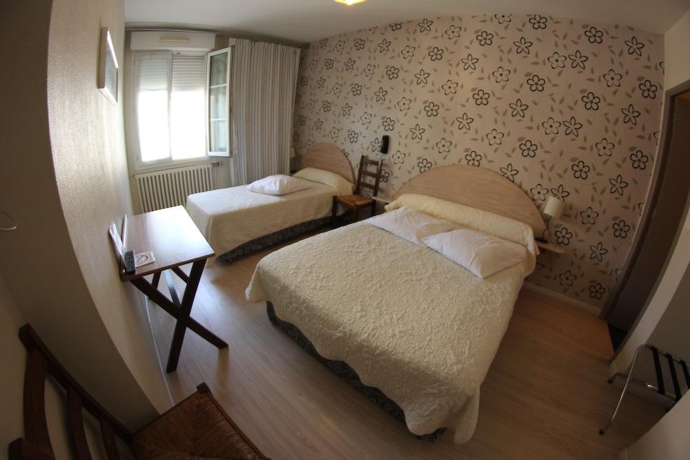 Brit Hotel Privilege Lisieux - La Villa Des Arts Exterior photo