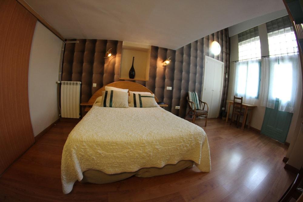Brit Hotel Privilege Lisieux - La Villa Des Arts Exterior photo