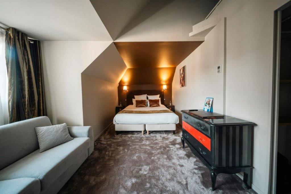 Brit Hotel Privilege Lisieux - La Villa Des Arts Exterior photo