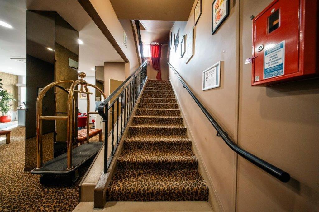 Brit Hotel Privilege Lisieux - La Villa Des Arts Exterior photo