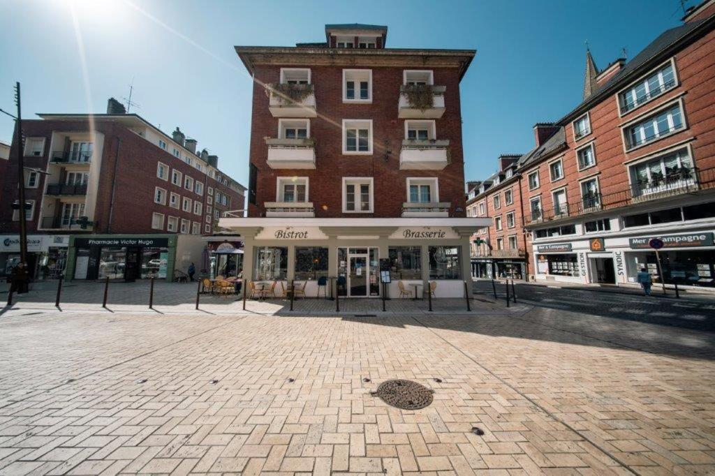 Brit Hotel Privilege Lisieux - La Villa Des Arts Exterior photo