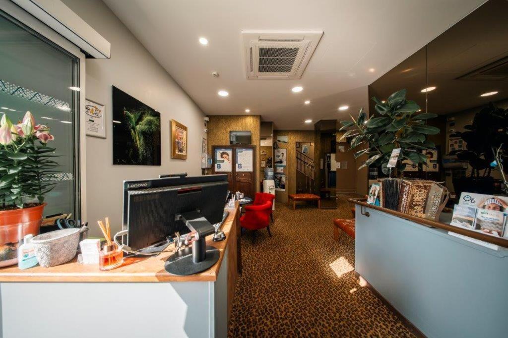 Brit Hotel Privilege Lisieux - La Villa Des Arts Exterior photo