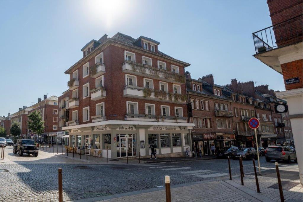 Brit Hotel Privilege Lisieux - La Villa Des Arts Exterior photo