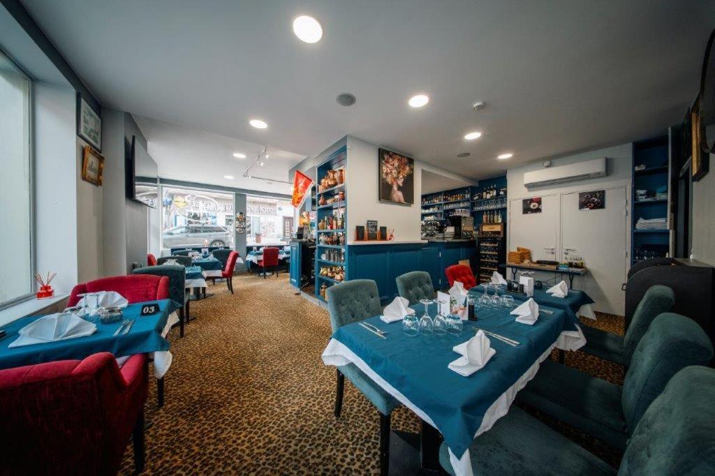 Brit Hotel Privilege Lisieux - La Villa Des Arts Exterior photo