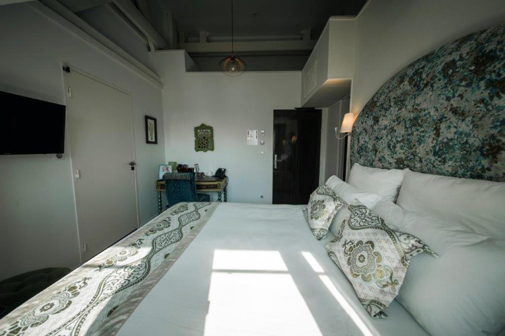 Brit Hotel Privilege Lisieux - La Villa Des Arts Exterior photo