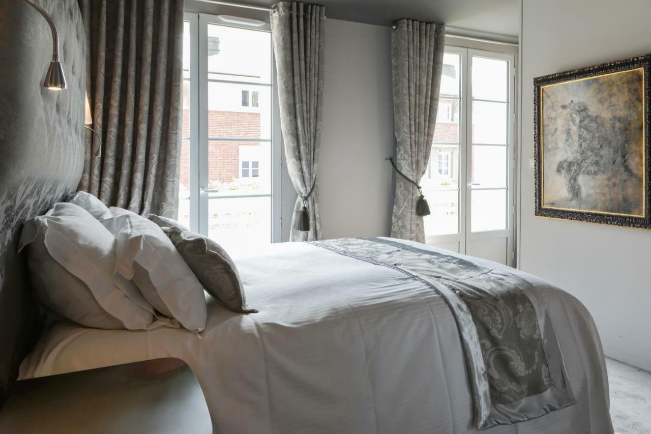 Brit Hotel Privilege Lisieux - La Villa Des Arts Exterior photo