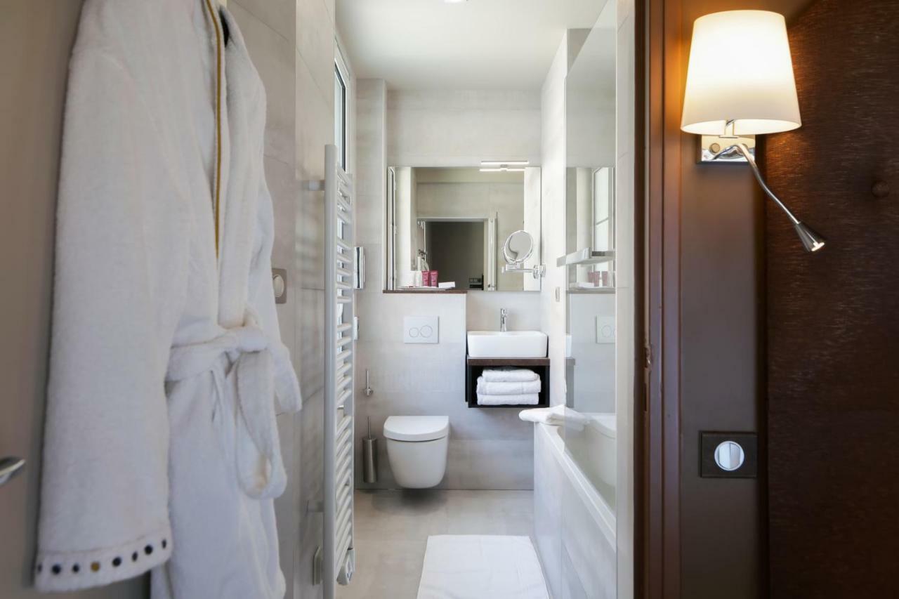 Brit Hotel Privilege Lisieux - La Villa Des Arts Exterior photo
