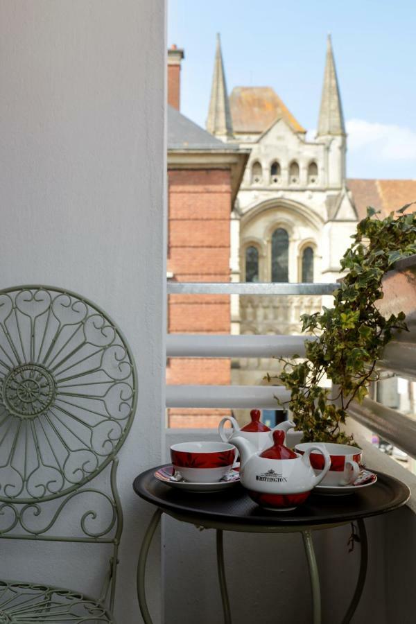 Brit Hotel Privilege Lisieux - La Villa Des Arts Exterior photo