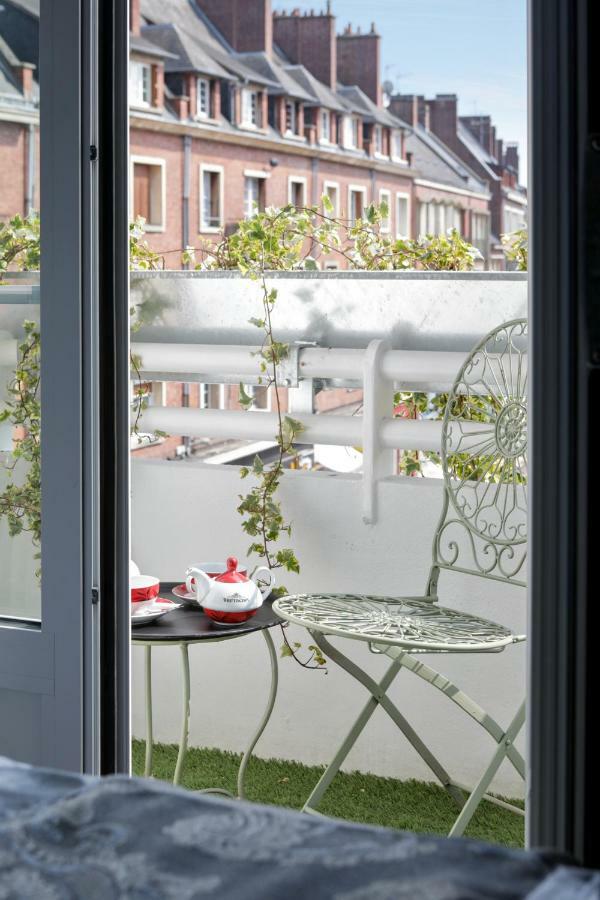 Brit Hotel Privilege Lisieux - La Villa Des Arts Exterior photo