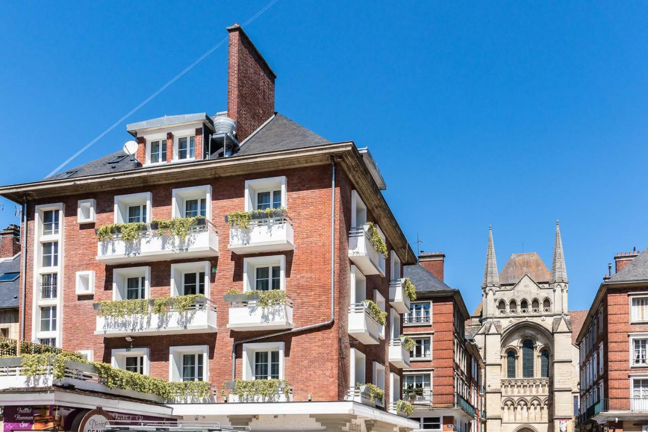 Brit Hotel Privilege Lisieux - La Villa Des Arts Exterior photo