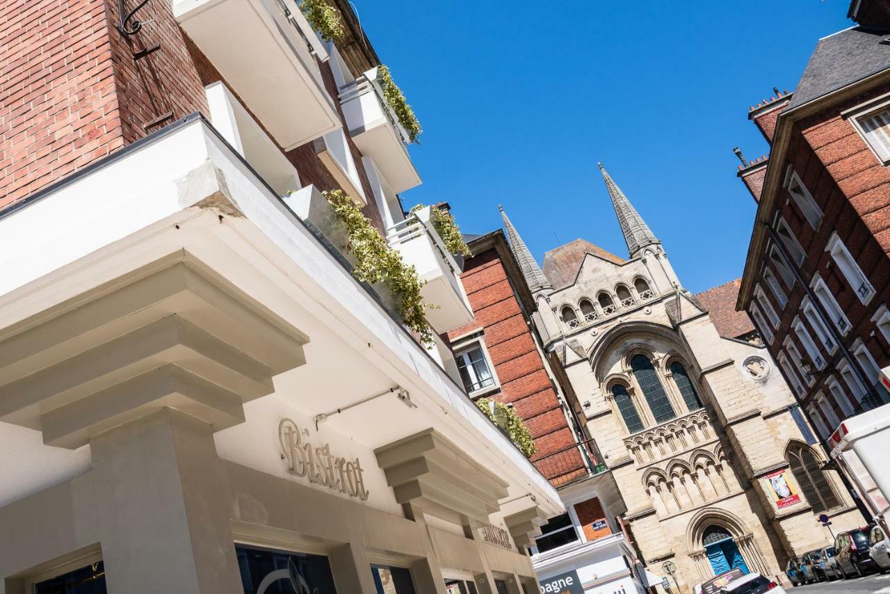 Brit Hotel Privilege Lisieux - La Villa Des Arts Exterior photo