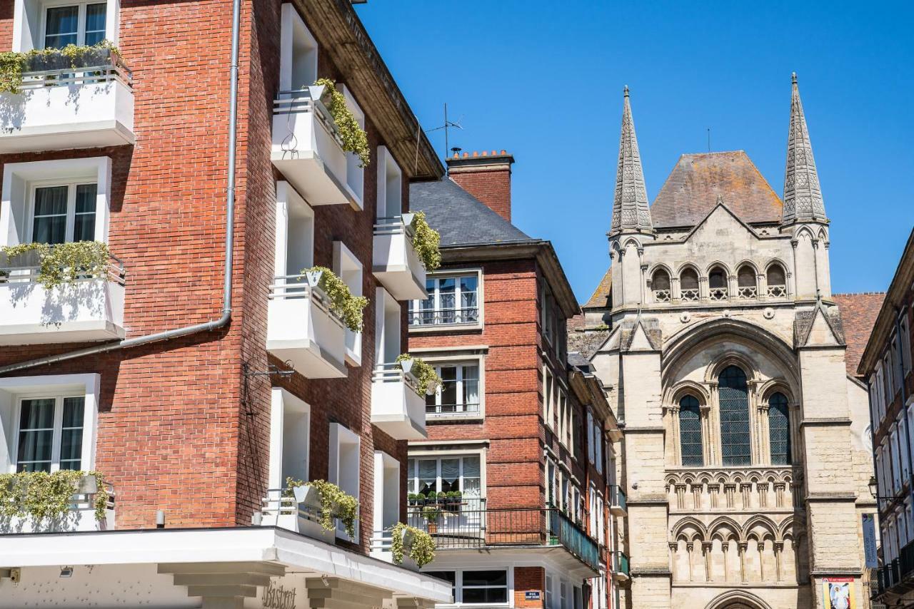 Brit Hotel Privilege Lisieux - La Villa Des Arts Exterior photo