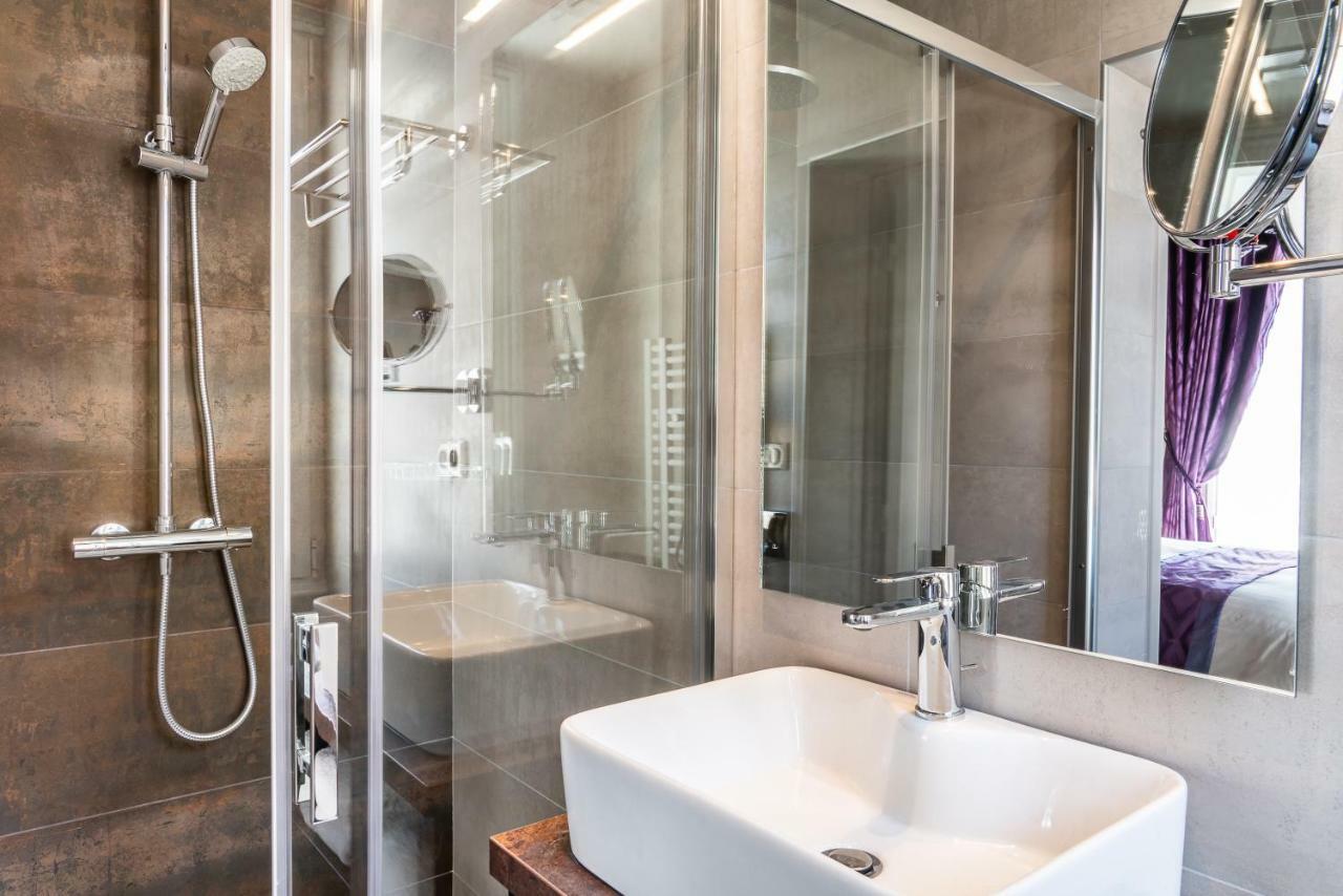 Brit Hotel Privilege Lisieux - La Villa Des Arts Exterior photo